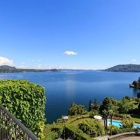 Out Of A Fairy Tale Lakeview With Pool